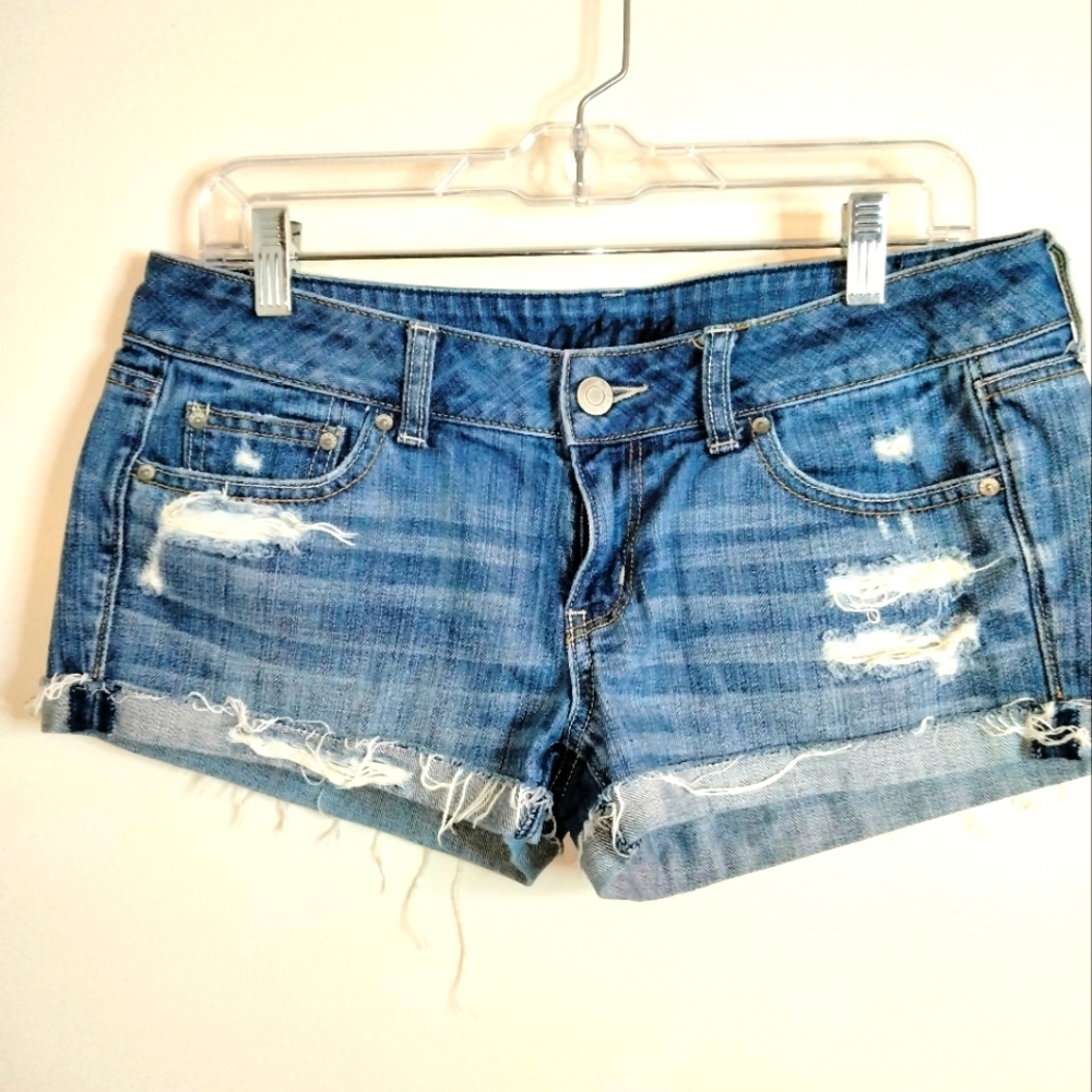 Aerie (Size 10) Medium Wash Distressed Cuffed Hem Hot Girl Summer Denim Shorts